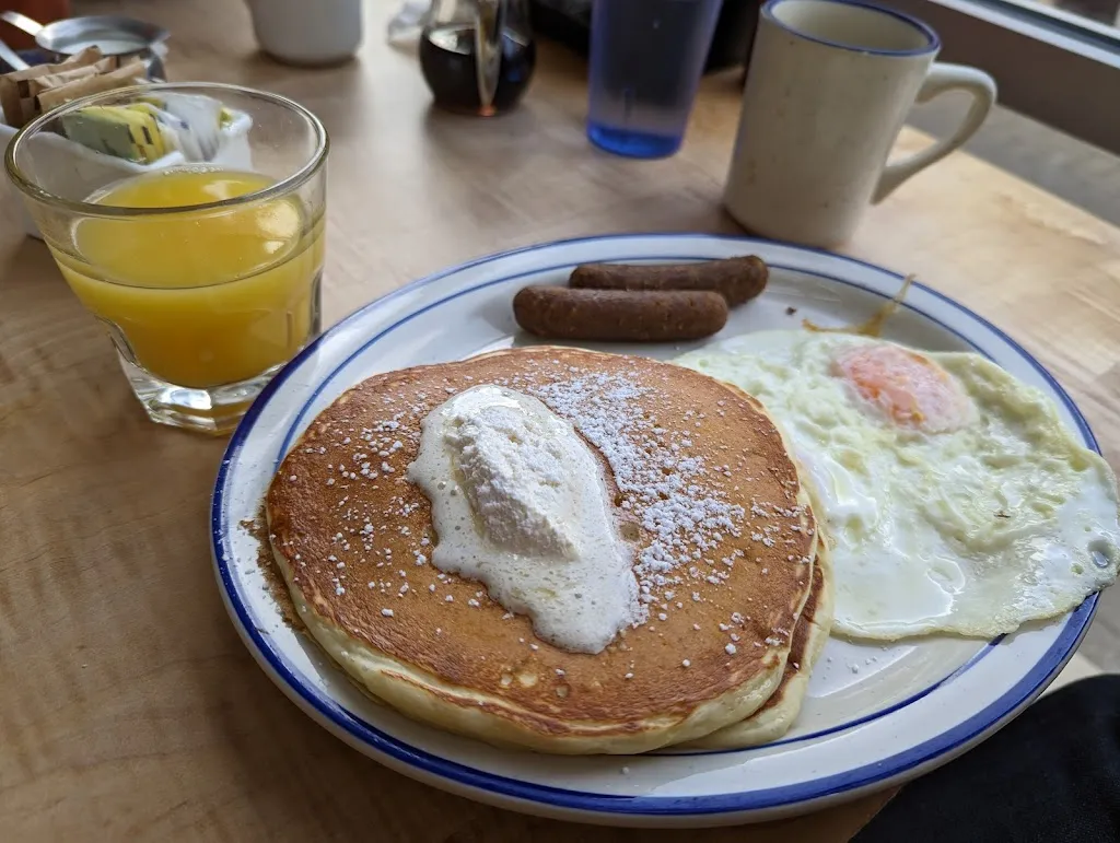 Jared Day_Bobby's Lakeside Restaurant_Antioch, IL_review