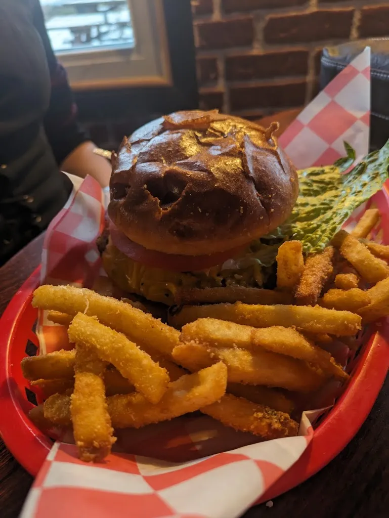 George Klingelhofer_Long Shot Sports Pub_Lakemoor, IL_review