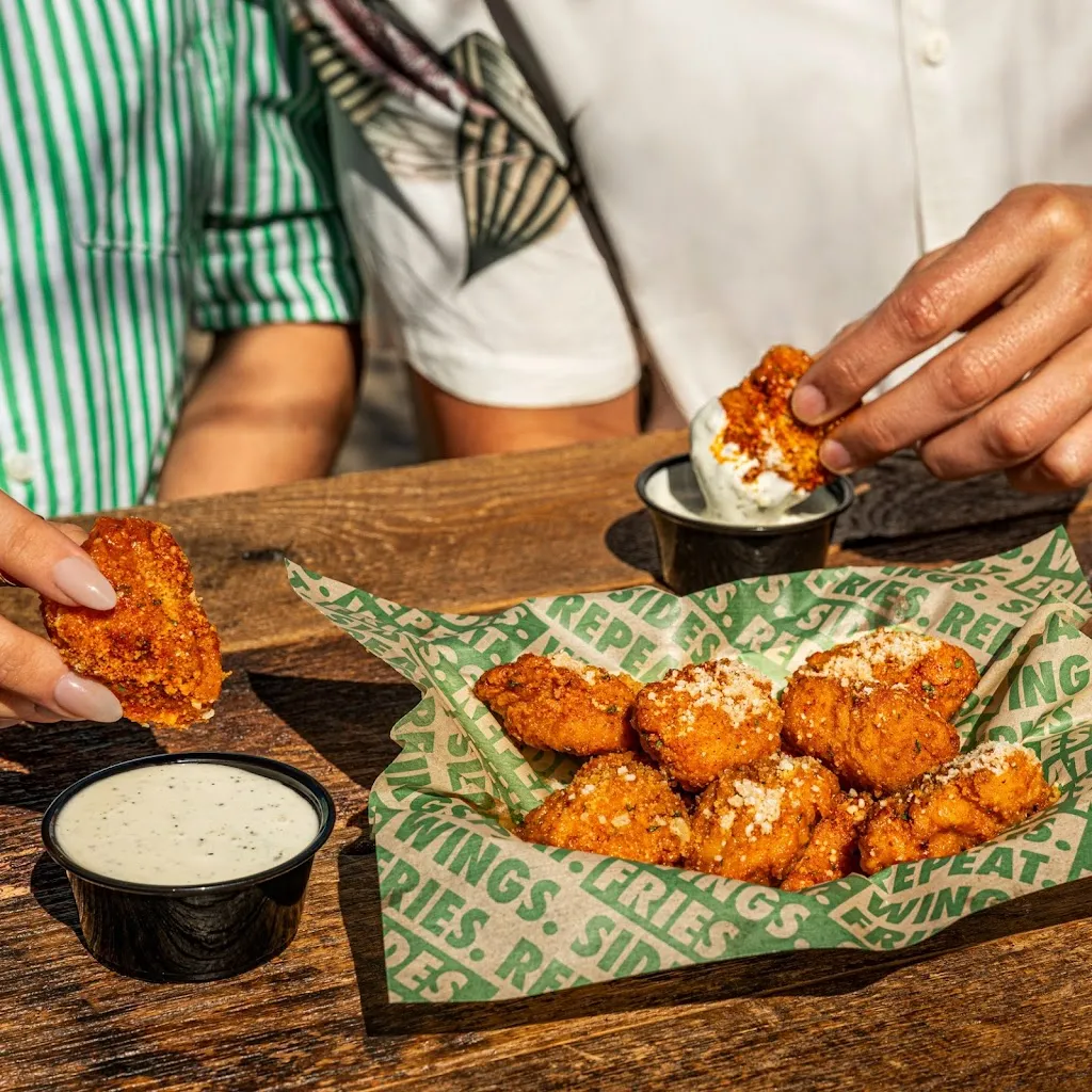 Wingstop_Lakemoor, IL_slider_imagen_3