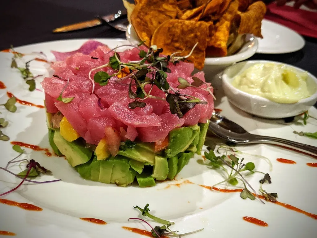 UpRooted Restaurant and Bar_McHenry, IL_slider_imagen_2