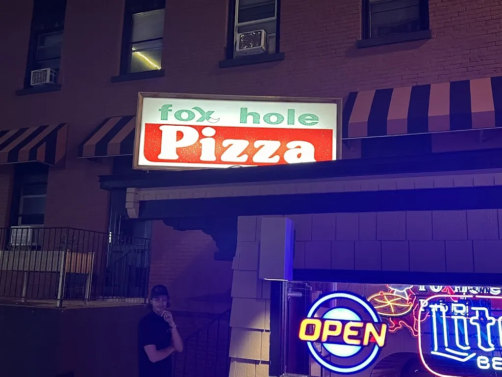 Foxhole Pizza and Pub restaurante en McHenry, IL