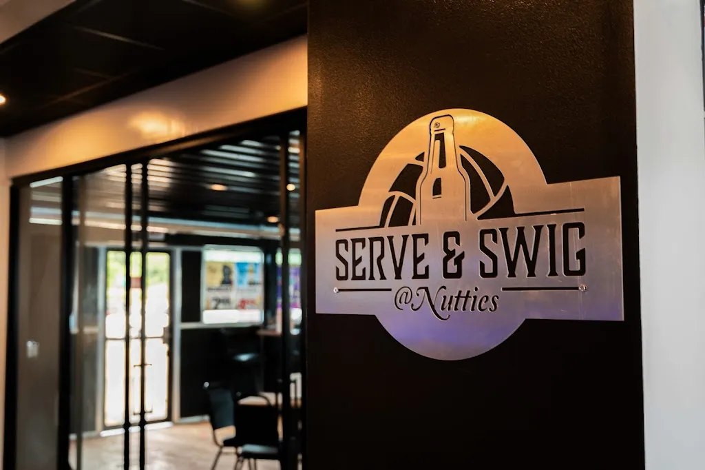 Serve & Swig @ Nutties restaurante en Lake Villa, IL