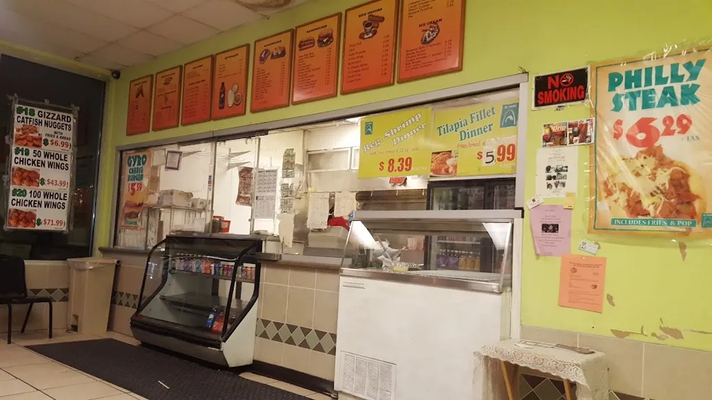 St Louis Fish & Chicken restaurant in Washington Park, IL