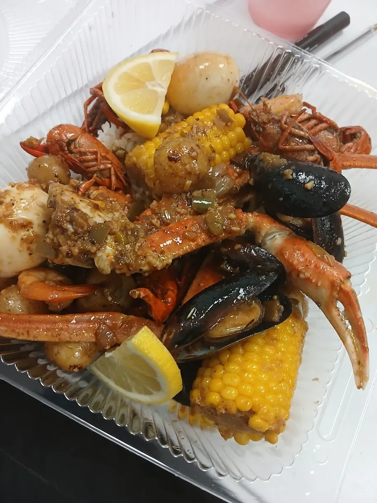 UNK'Z FULL RESTAURANT AND BANQUET HALL RENTAL_East St Louis, IL_slider_image_3