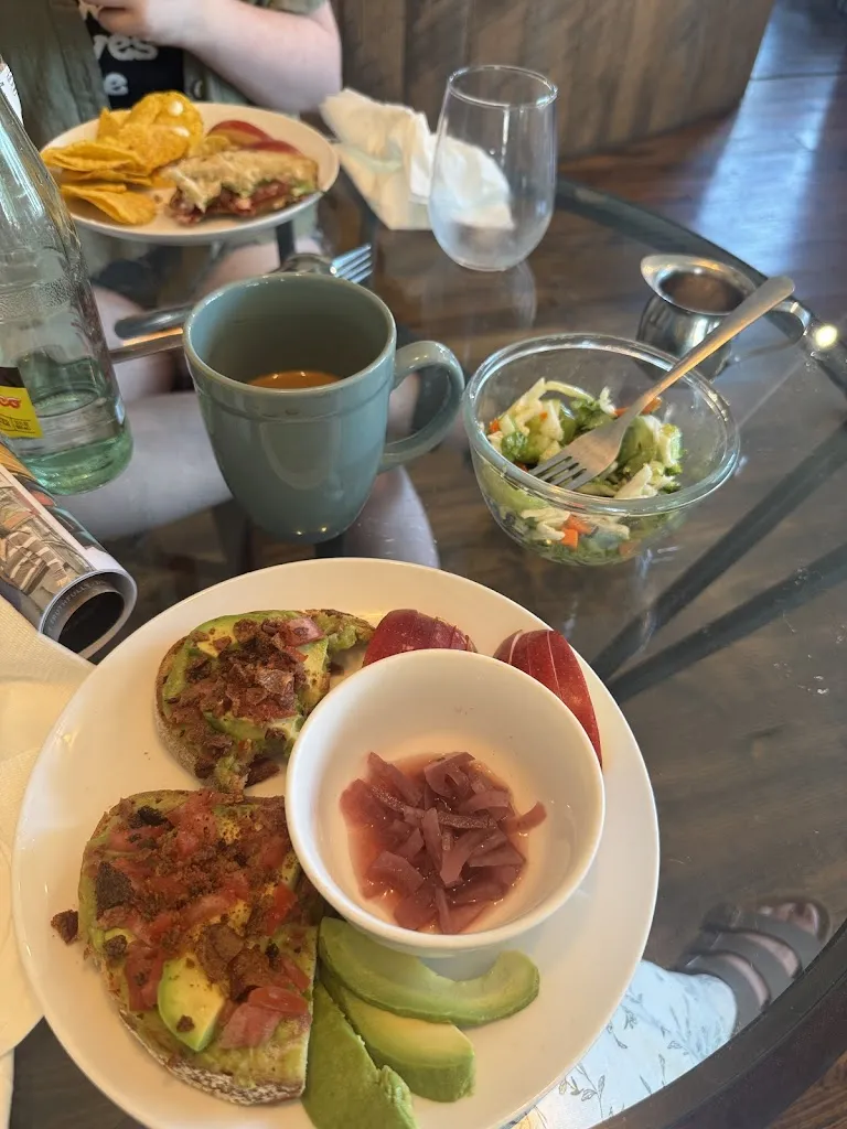 Jessica Bowman_Nourish Cafe_Nashville, IN_review