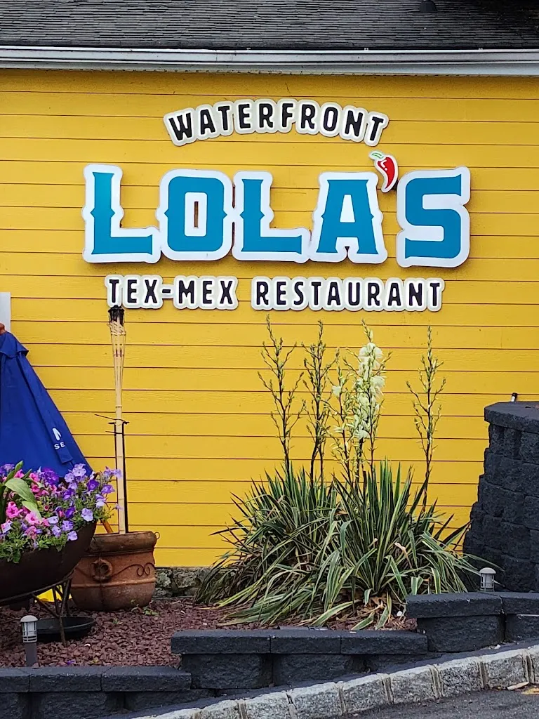 Lola's Waterfront Cocina Latina restaurante en Hopatcong, NJ