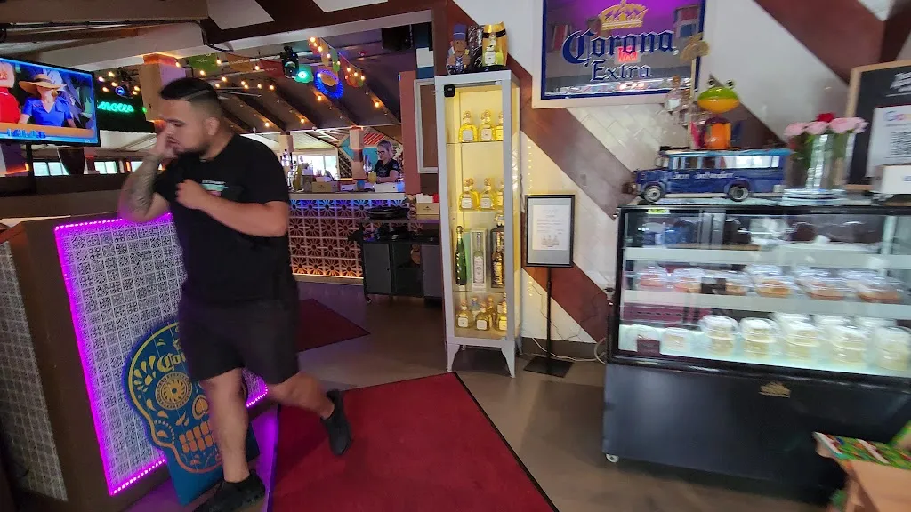 Lola's Waterfront Cocina Latina_Hopatcong, NJ_slider_imagen_2