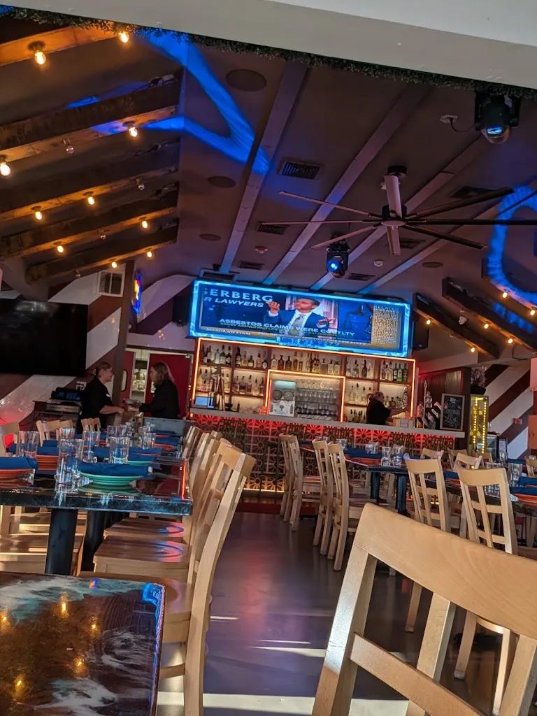 Lola's Waterfront Cocina Latina_Hopatcong, NJ_slider_imagen_3