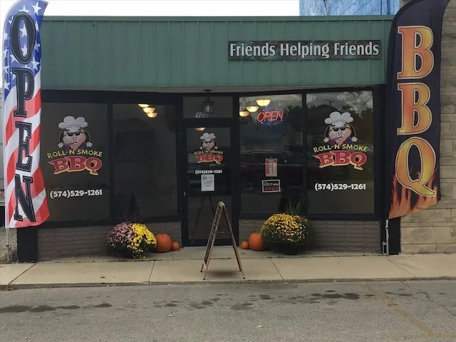 Roll-N Smoke BBQ LLC restaurant à North Webster, IN