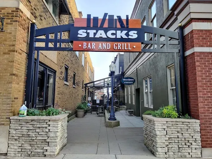 Stacks Bar and Grill restaurant à Valparaiso, IN