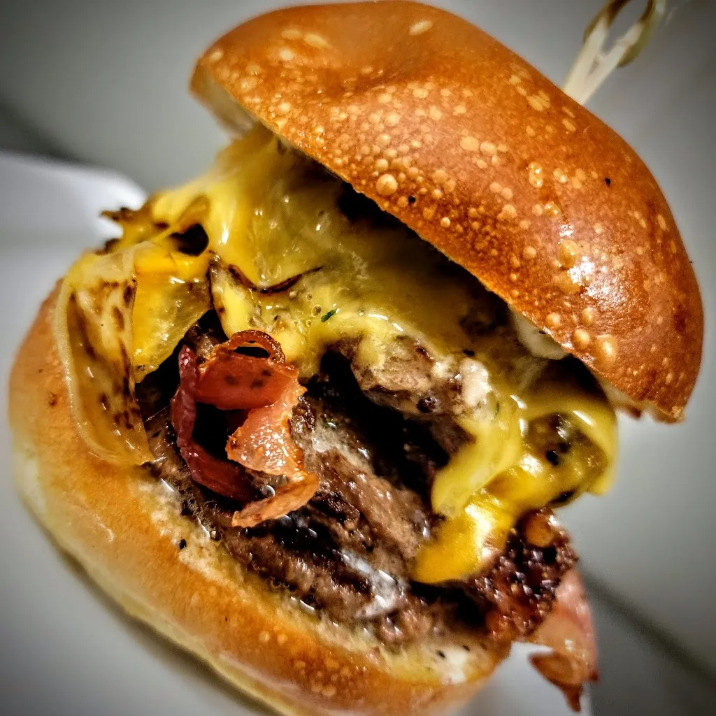 Illusive Restaurant & Bar_Rensselaer, NY_slider_immagine_3