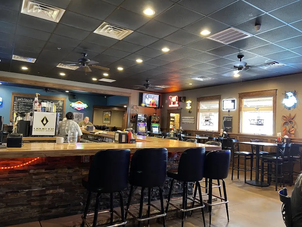 Dean Charles_Whitey's Bar & Grill_Lisbon, IA_recensione