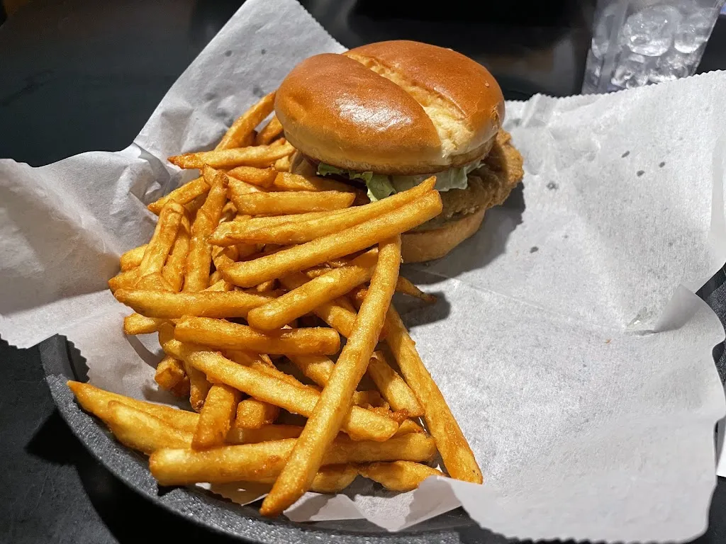 Peter Shaw_Whitey's Bar & Grill_Lisbon, IA_review