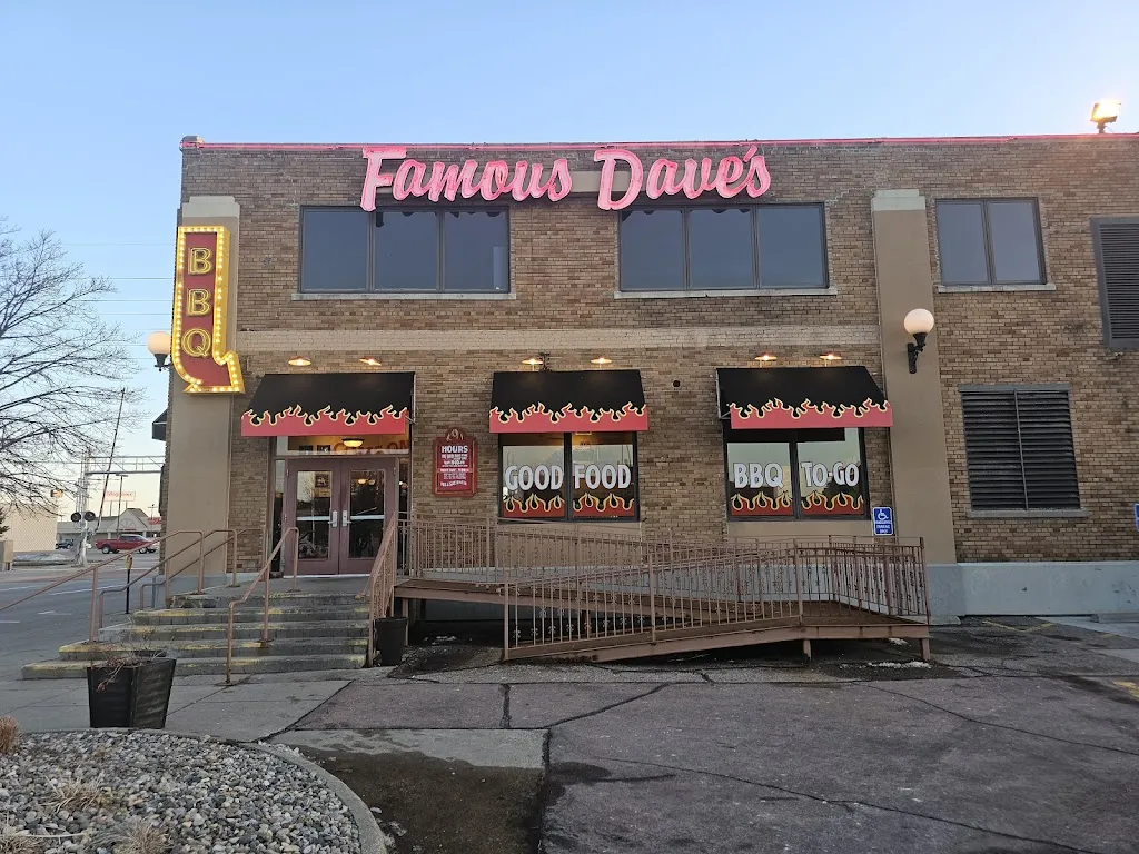 Famous Dave's Bar-B-Que restaurant à Sioux City, IA
