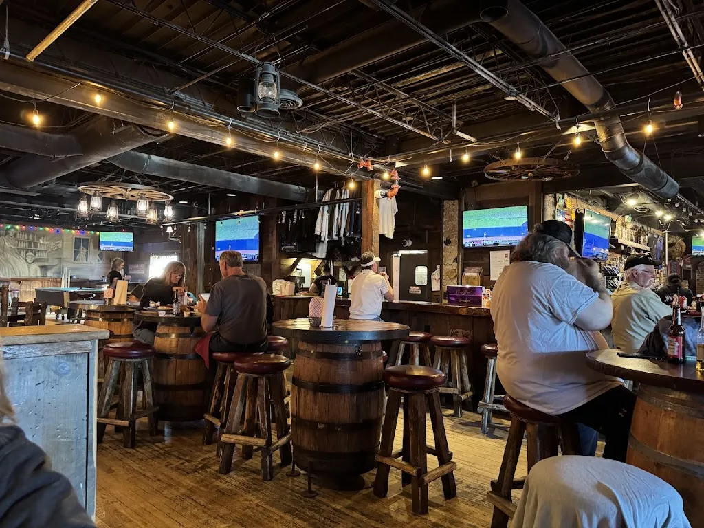 Cowboy's Saloon_Circle Pines, MN_slider_bild_3