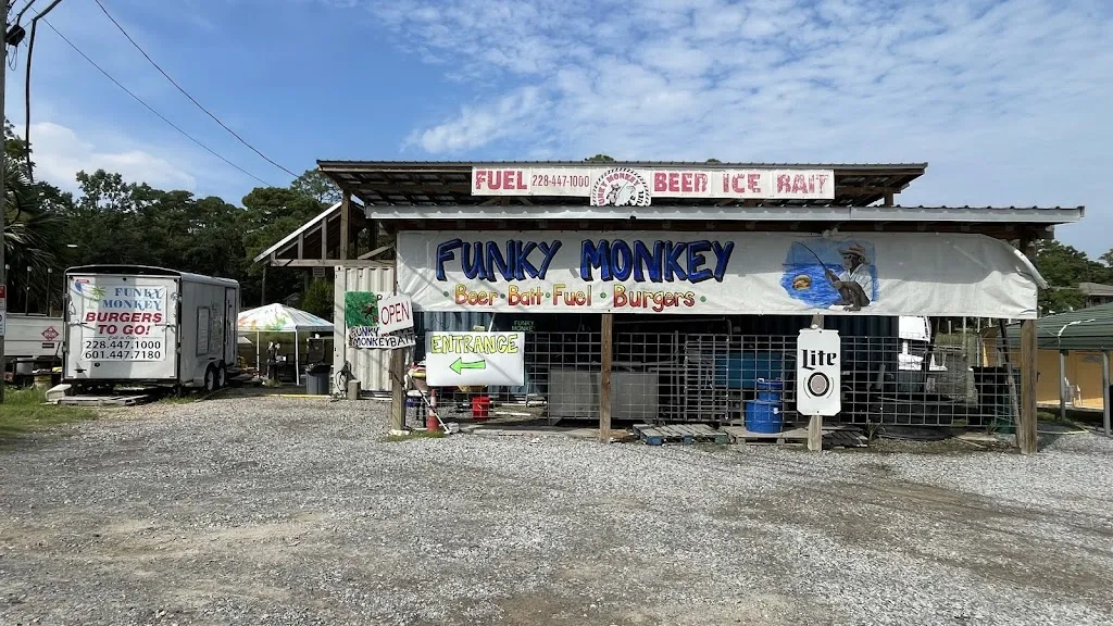 FUNKY MONKEY BEER, BAIT, FUEL,& BURGERS restaurant à Ocean Springs, MS