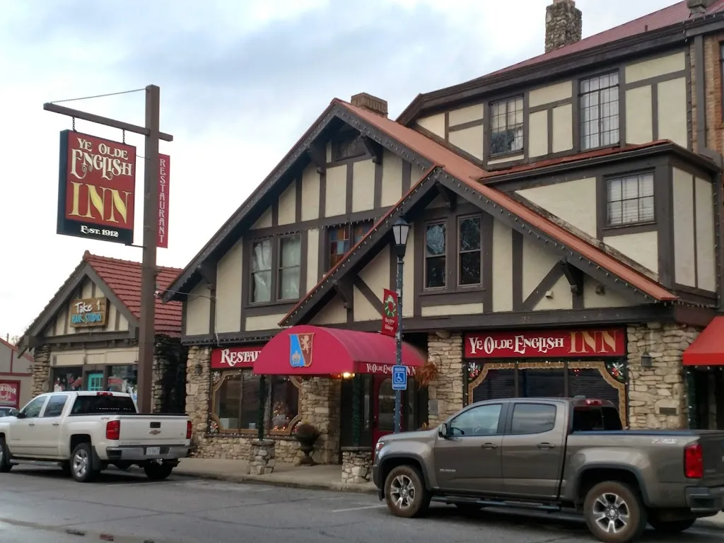 Downing Street Pour House restaurant à Hollister, MO