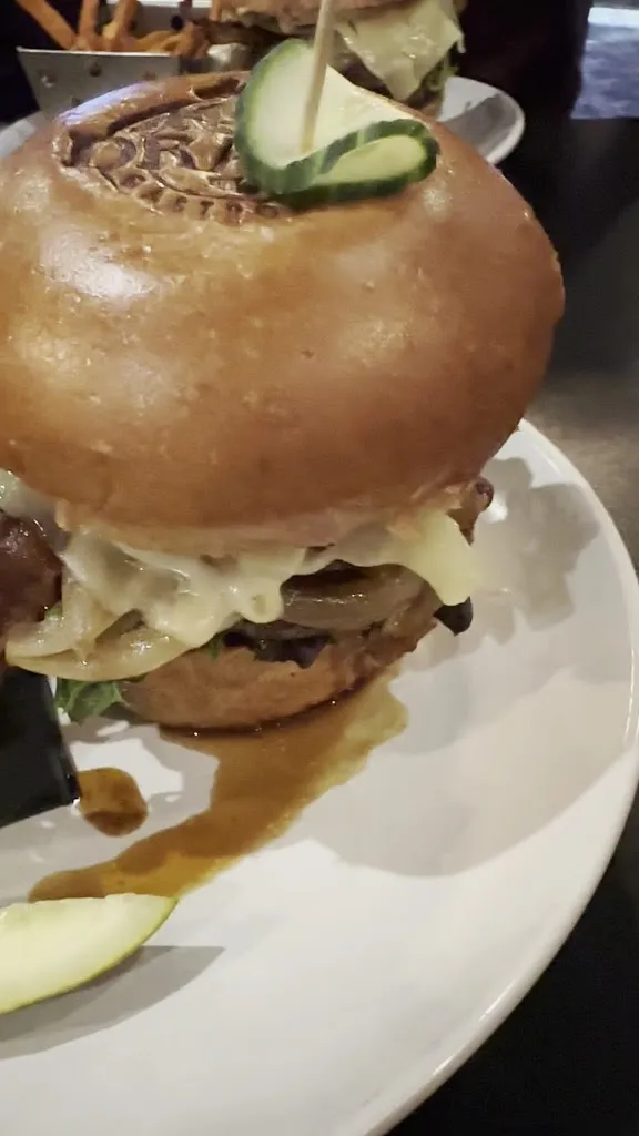 Draft Gastropub_Appleton, WI_slider_image_2