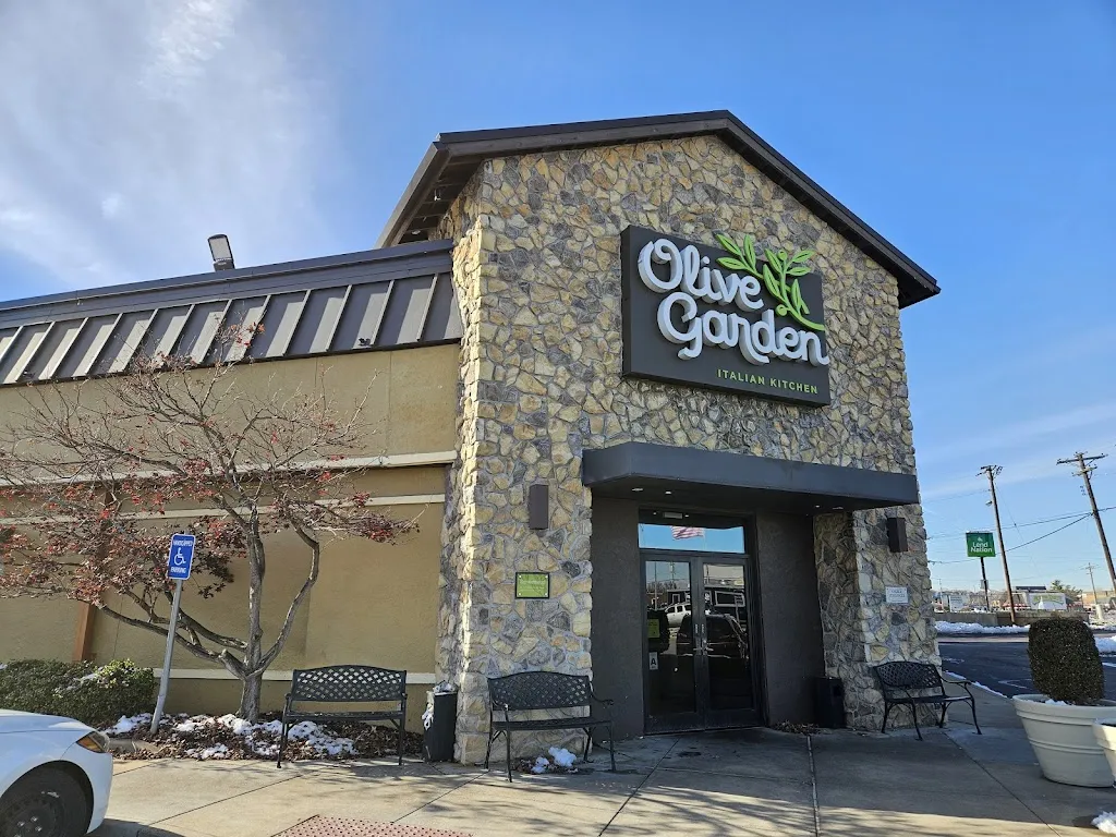 Olive Garden Italian Restaurant restaurant in Affton, MO