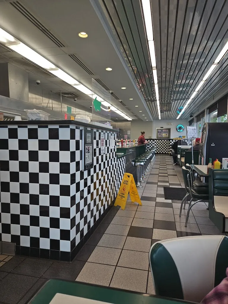 Rob Sumner_Courtesy Diner_St. Louis, MO_review
