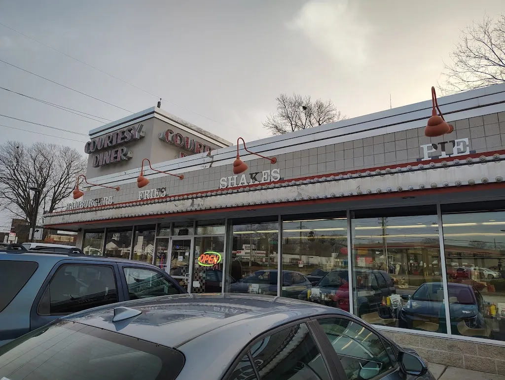 Courtesy Diner_St. Louis, MO_slider_image_3