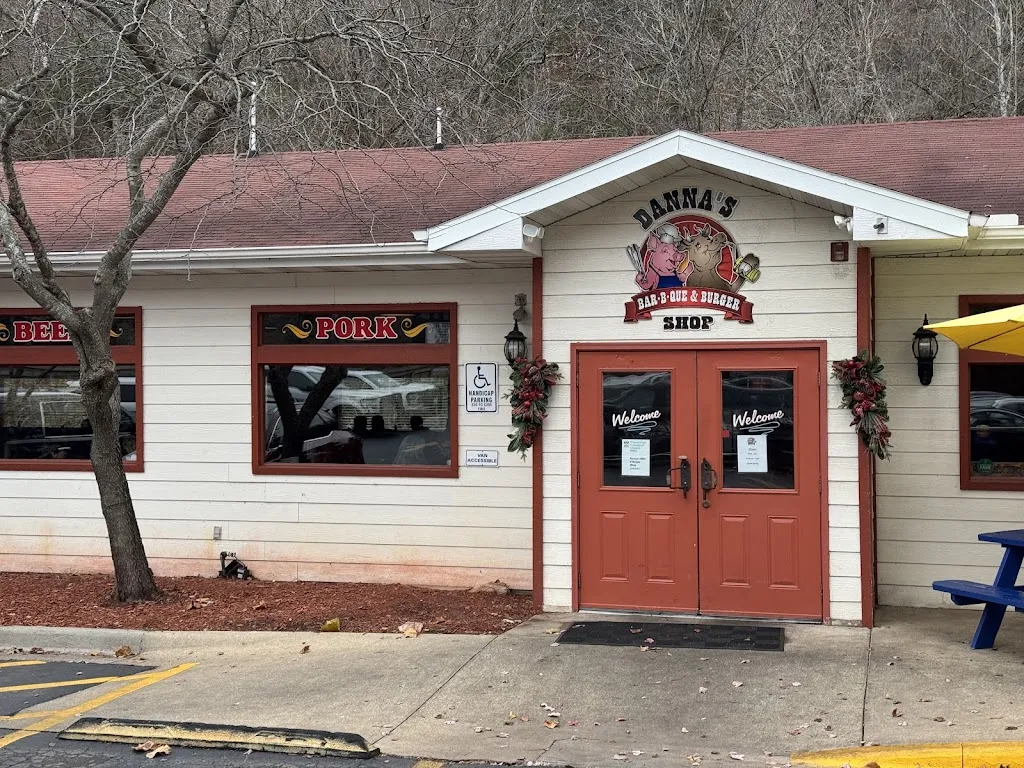 Danna's BBQ and Burger Shop_Branson, MO_slider_image_1