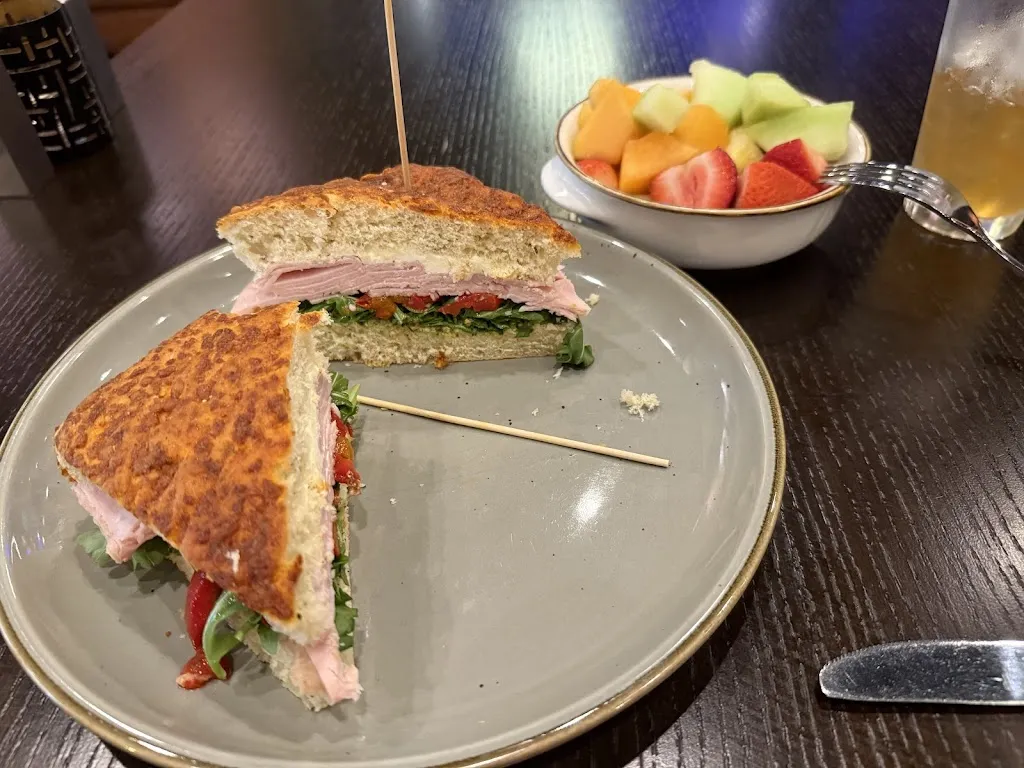 Eero's restaurant in St. Louis, MO