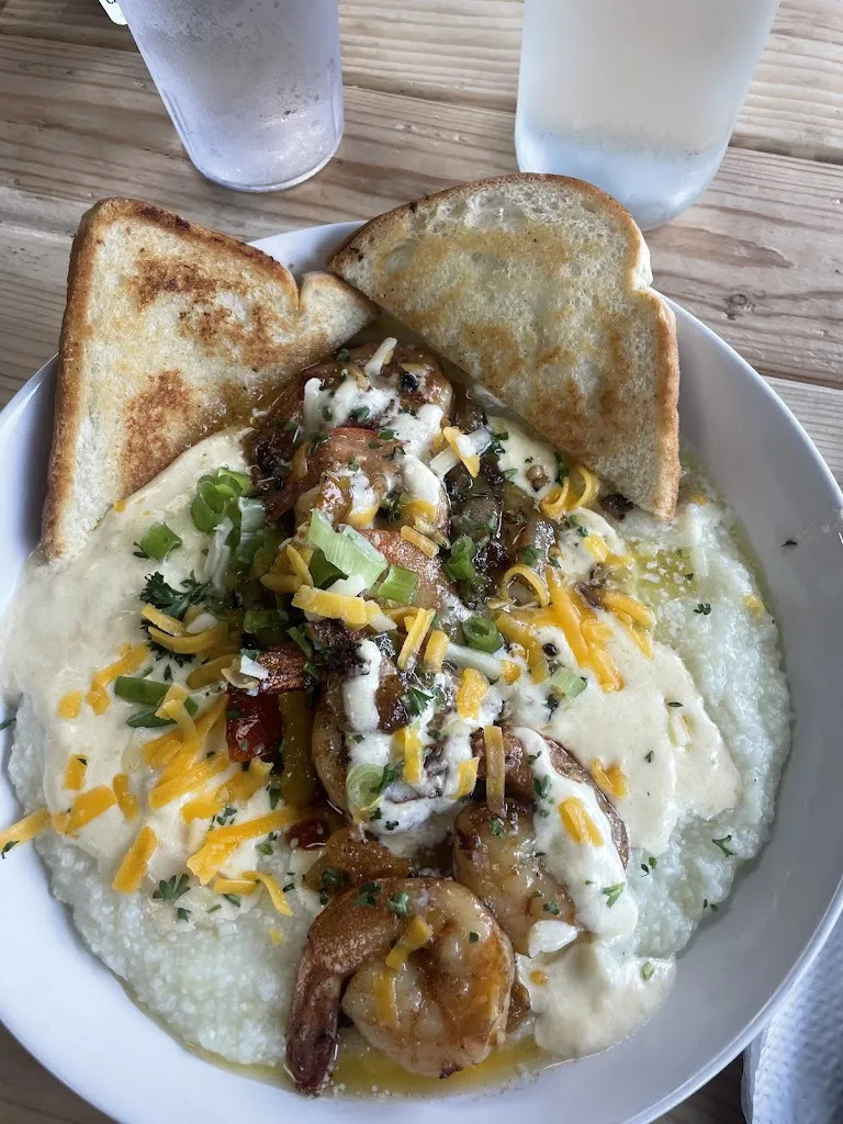Ariel Aaliyah_HK'S Cafe & Bistro_Berkeley, MO_review