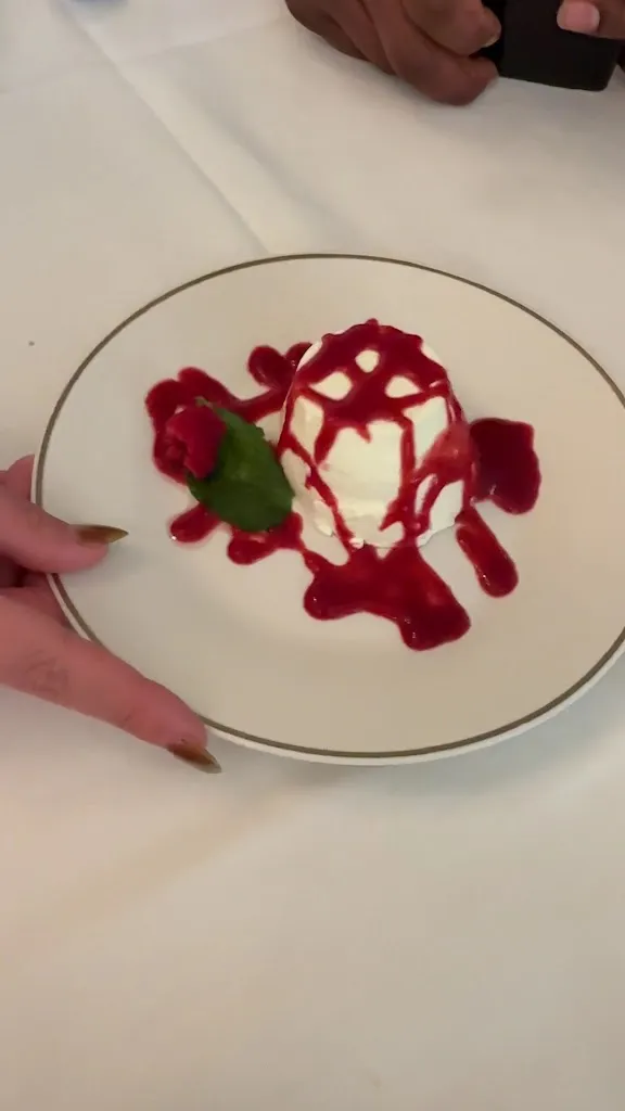 Sara Govero_Peppe's Apt 2_Kirkwood, MO_review