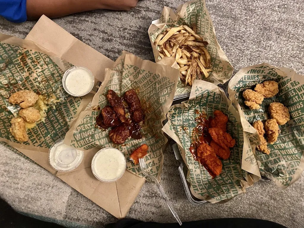 Tiara R._Wingstop_Normandy, MO_review
