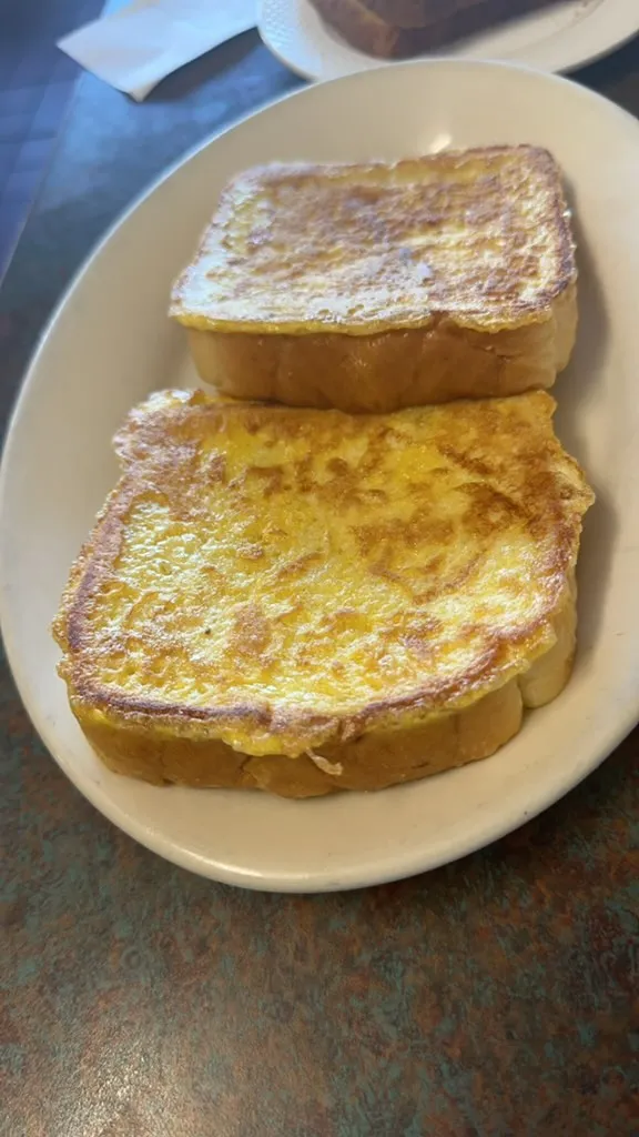 Charnea Davis_Sunrise Family Restaurant_St Ann, MO_review