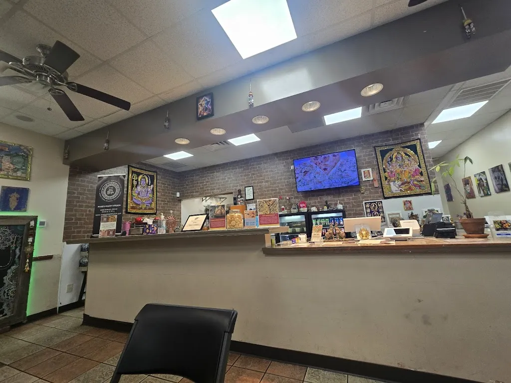 Maaji's Street Kitchen_3324 N Lindbergh Blvd, St_slider_image_3
