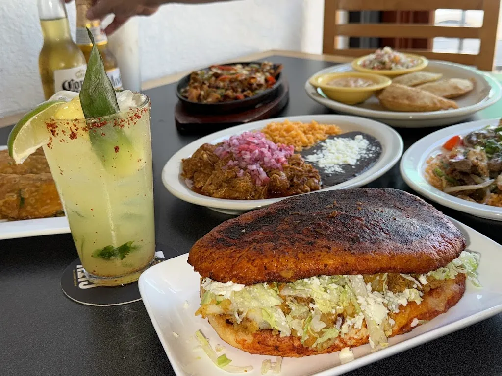 Sabroso Cocina Mexicana_St Ann, MO_slider_image_3