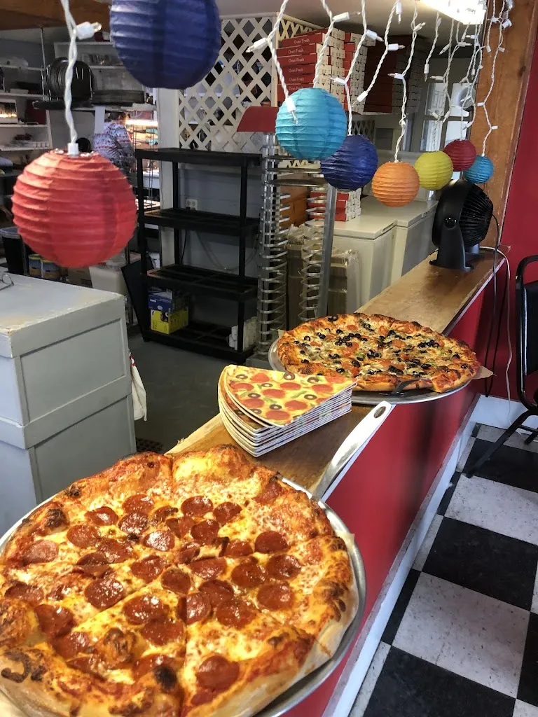 Pizza Pitt_Vinalhaven, ME_slider_image_3