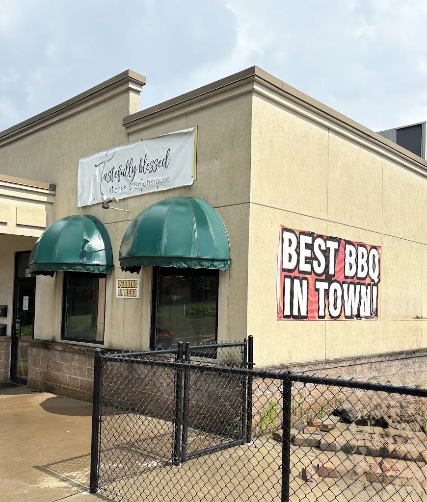 Tastefully Blessed Smokehouse & Catering restaurant à Springdale, PA