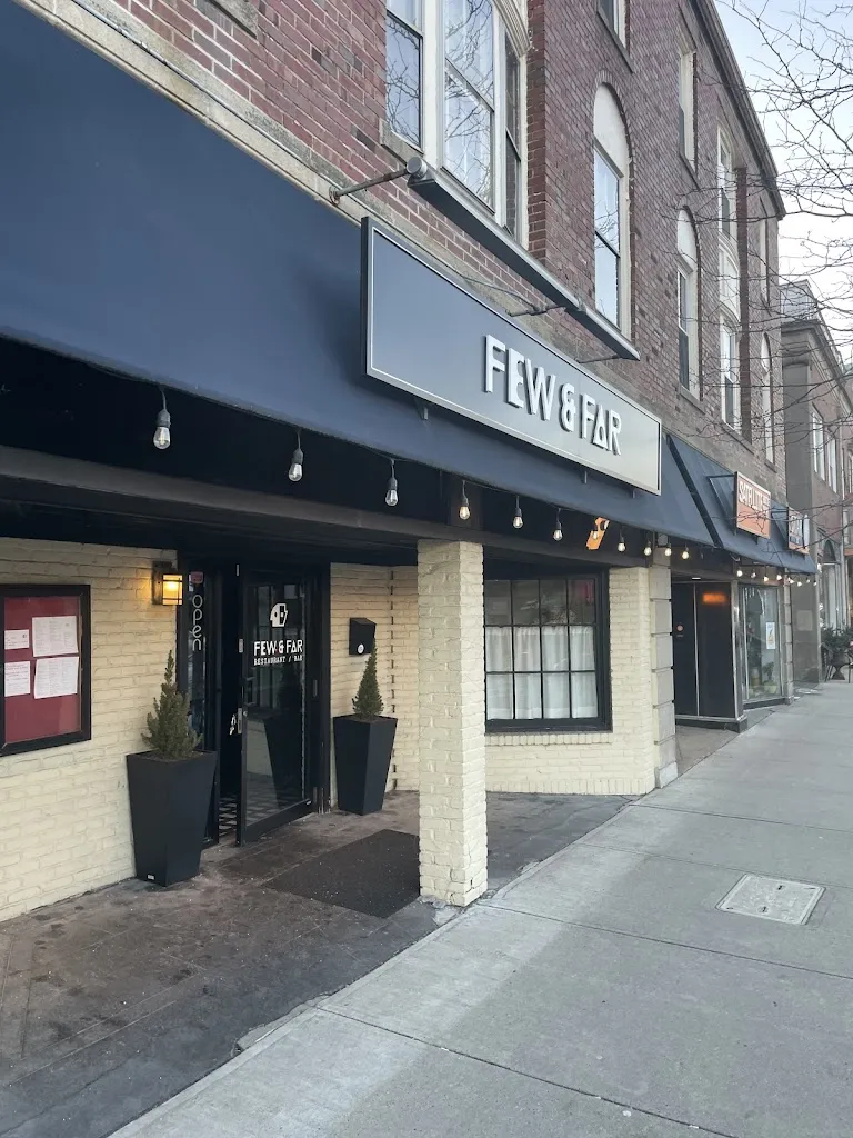 Few & Far Restaurant & Bar restaurant à Dedham, MA