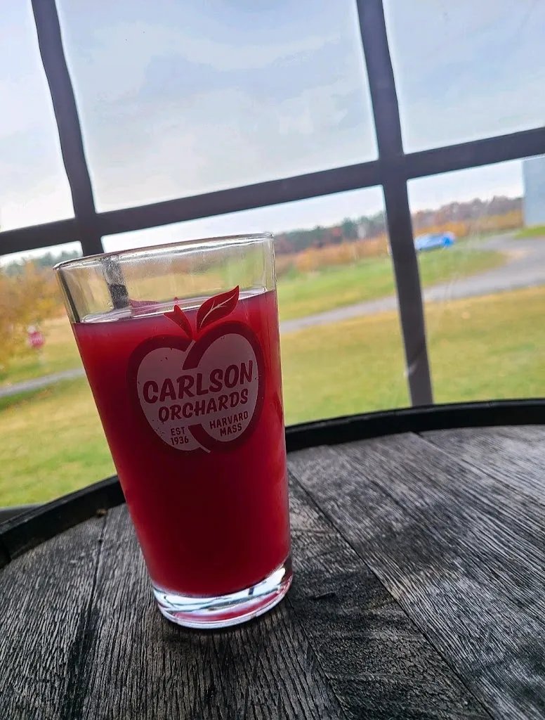 Cider Barn Taproom at Carlson Orchards restaurant à Harvard, MA