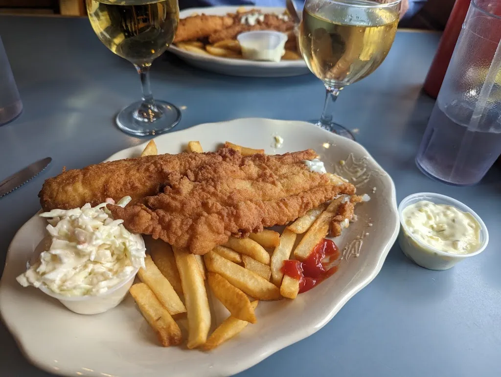 Narrow's Crossing Restaurant & Lounge restaurant à Wareham, MA