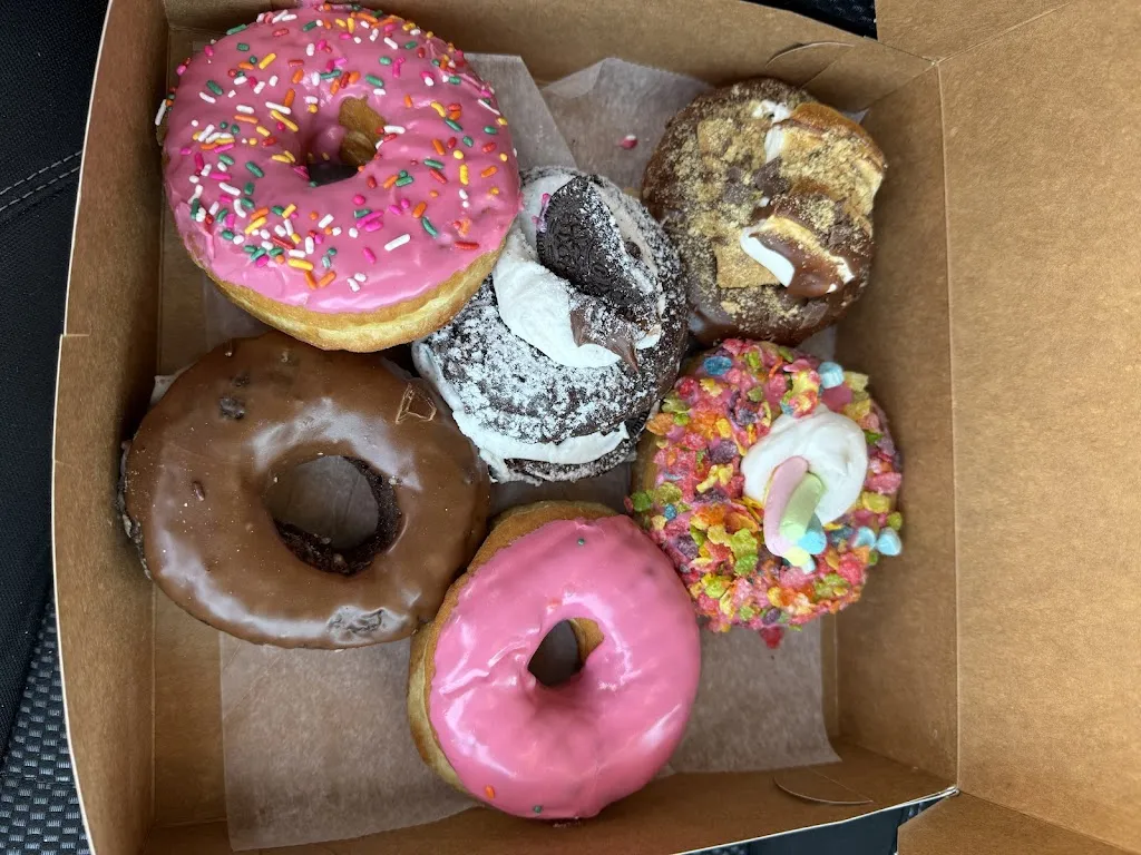 Samantha Weaver_N and J Donuts_Oxford, MA_avis