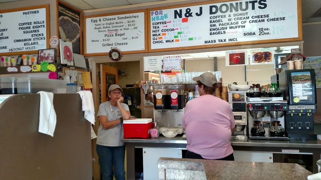 N and J Donuts_Oxford, MA_slider_image_3