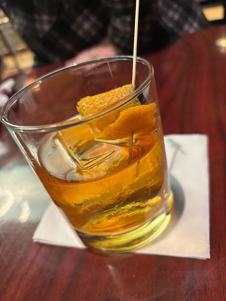 Retro Rocks, Bay City, MI | Speisekarte, Fotos, Bewertungen & Reservierung