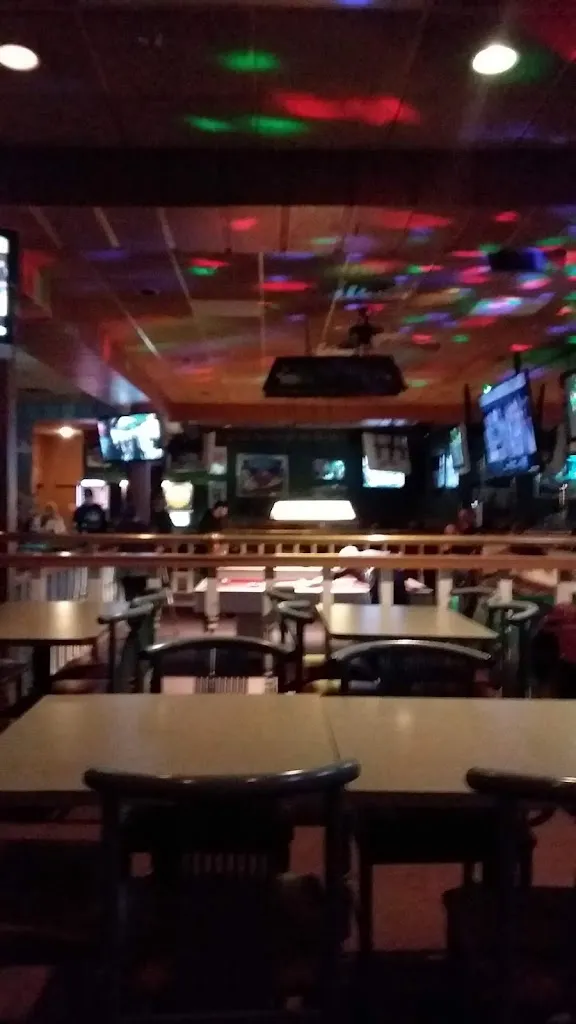 Dave Reinhard_SandBaggers Sports Bar and Grill_Center Line, MI_review