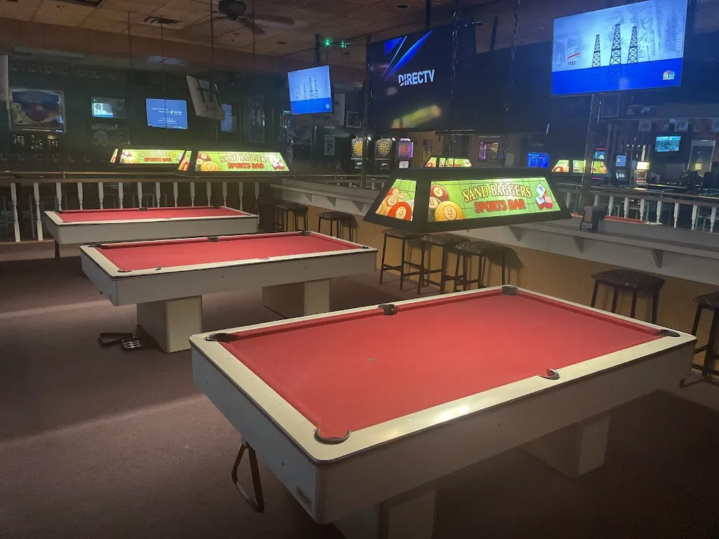 SandBaggers Sports Bar and Grill_Center Line, MI_slider_image_3