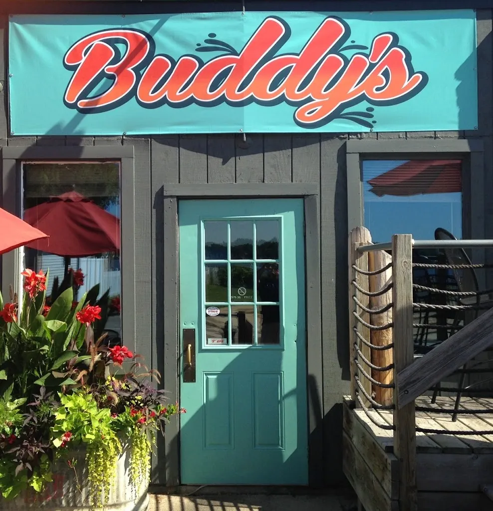 Buddy's on the Beach restaurant à Lake Odessa, MI