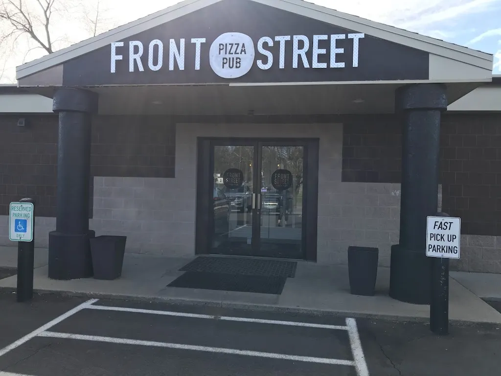 Front Street Pizza Pub restaurant à Front St, Niles
