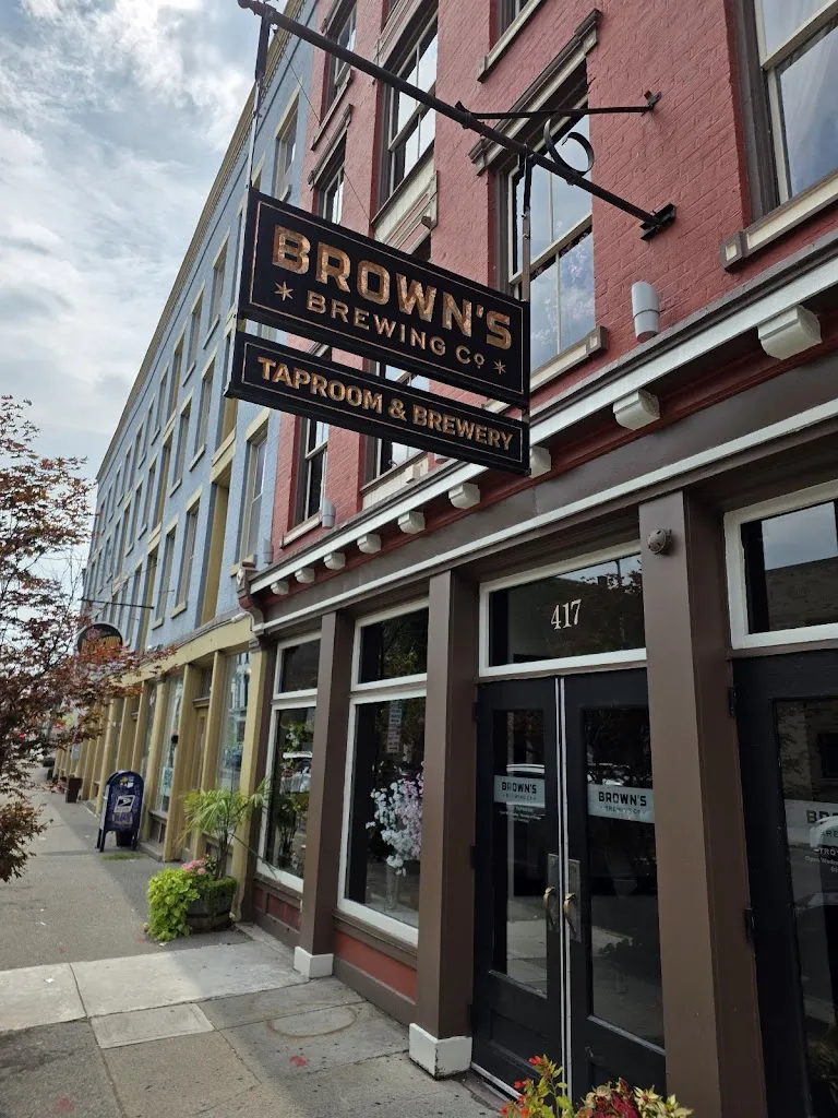Brown's Brewing Company's Troy Taproom and Brewery ristorante a Troy, NY