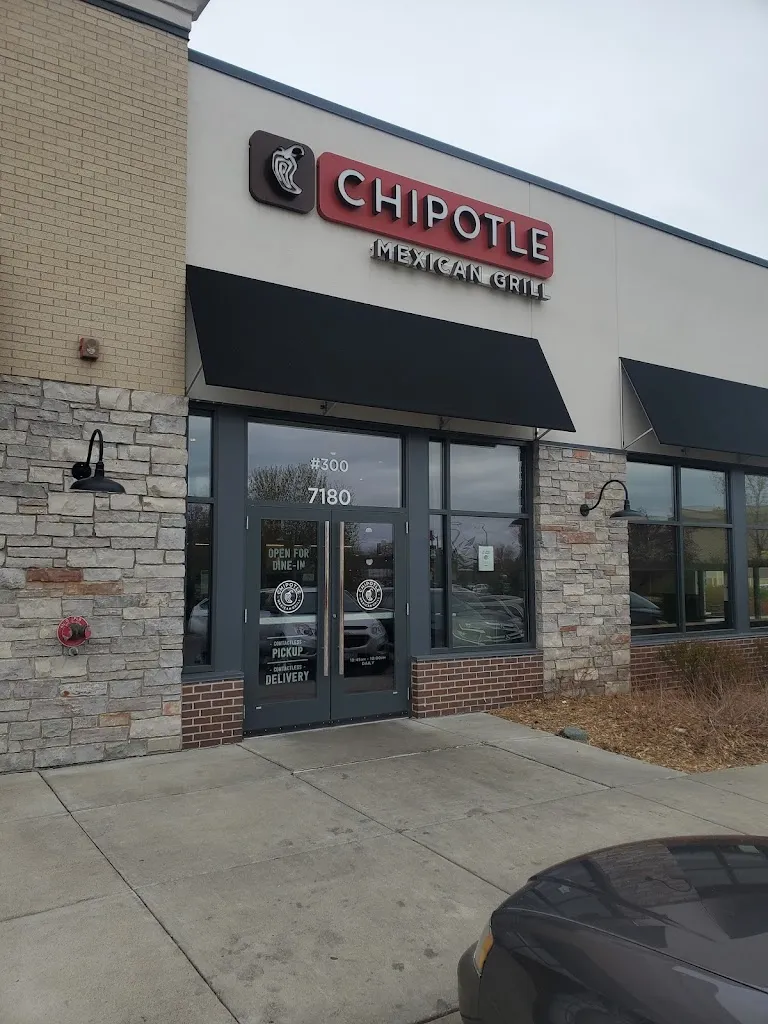 Chipotle Mexican Grill restaurant in Cottage Grove, MN