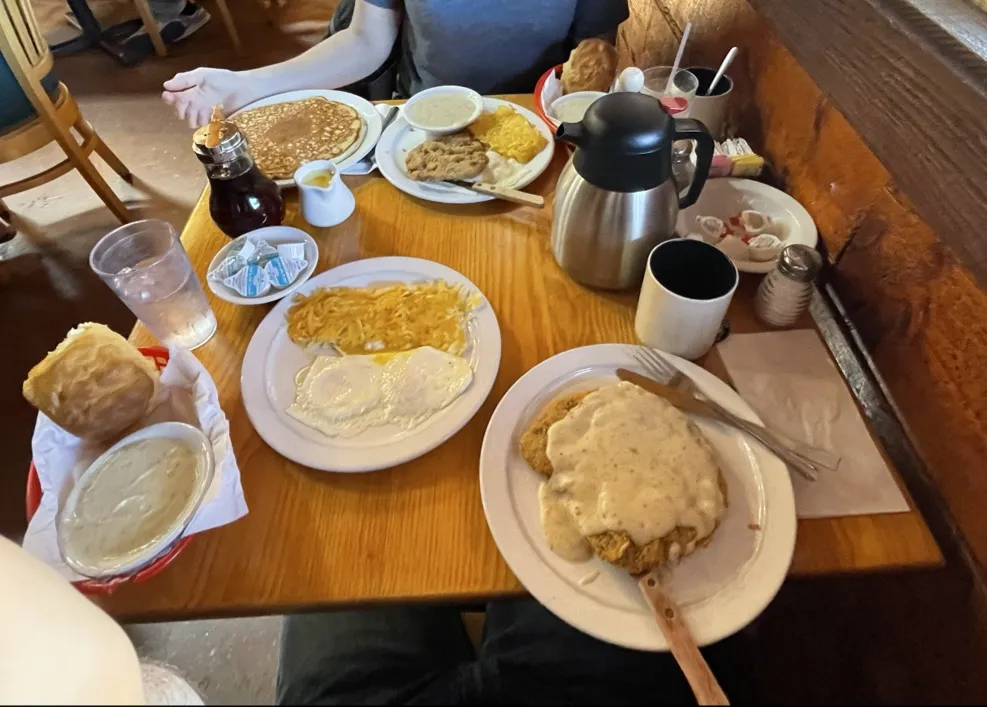 Mike C_Log Cabin Restaurant_Ruidoso, NM_avis