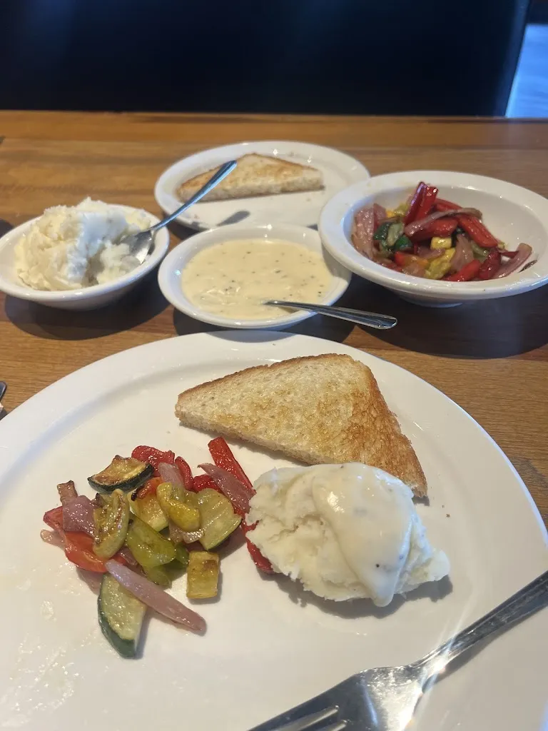 Raina Gemini_Farley's Food Fun & Pub_Ruidoso, NM_review