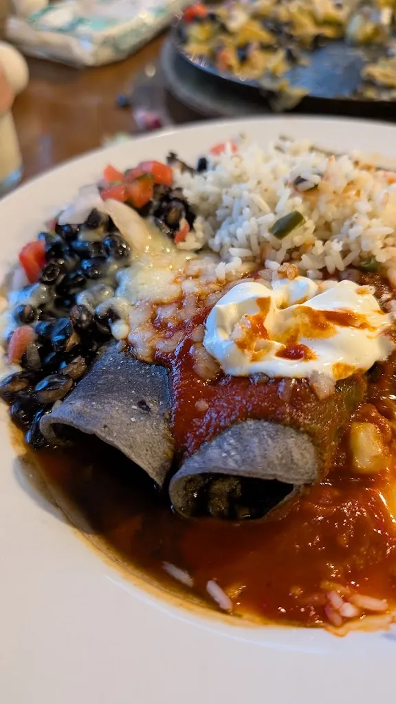 Alysha Valdez_Grill Caliente_Ruidoso, NM_avis